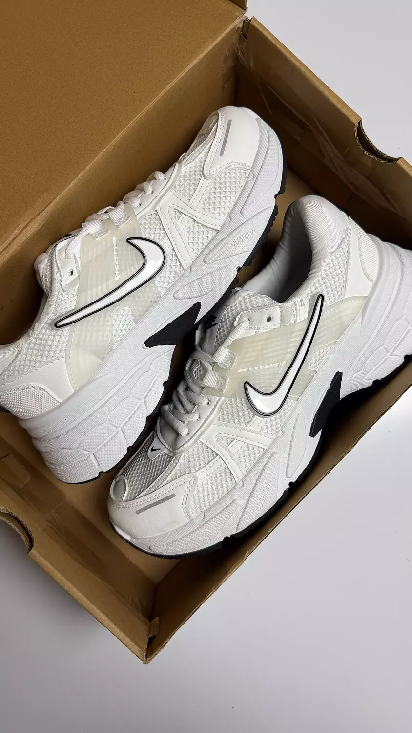 Nike Vomero in Black  image