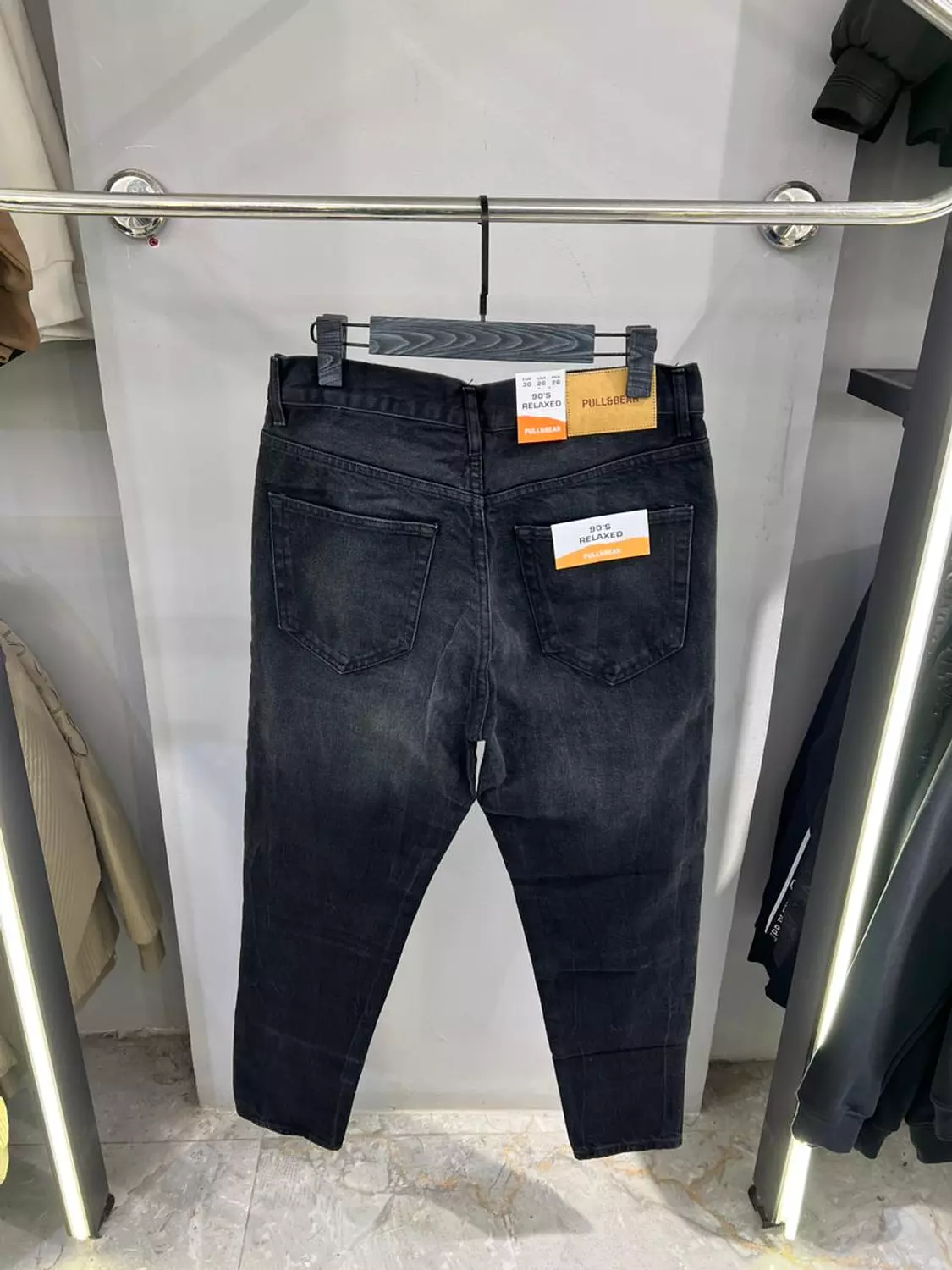PULL & BEAR RELAXED FIT JEANS 13