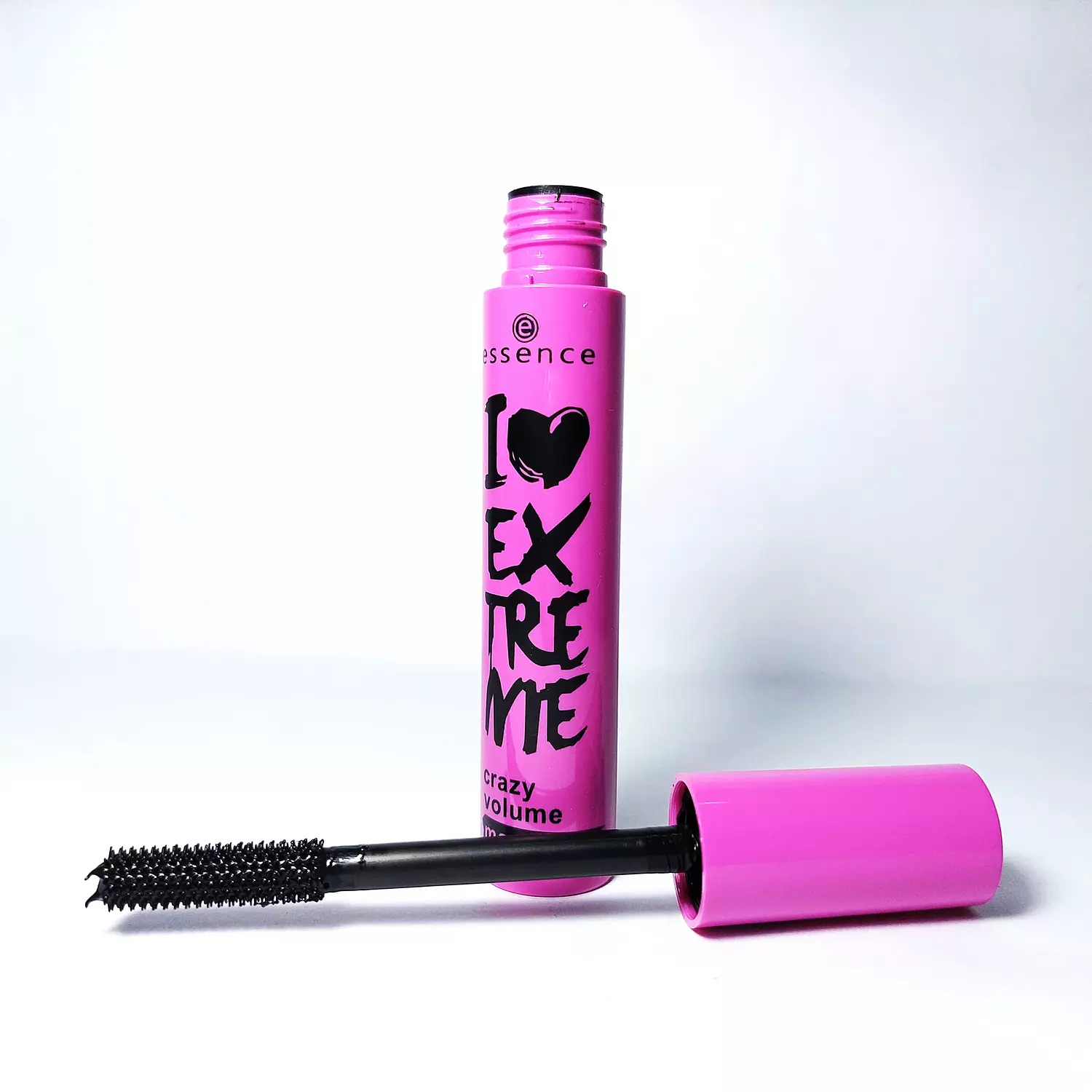 Essence I love Extreme Crazy Volume Mascara - Black 2