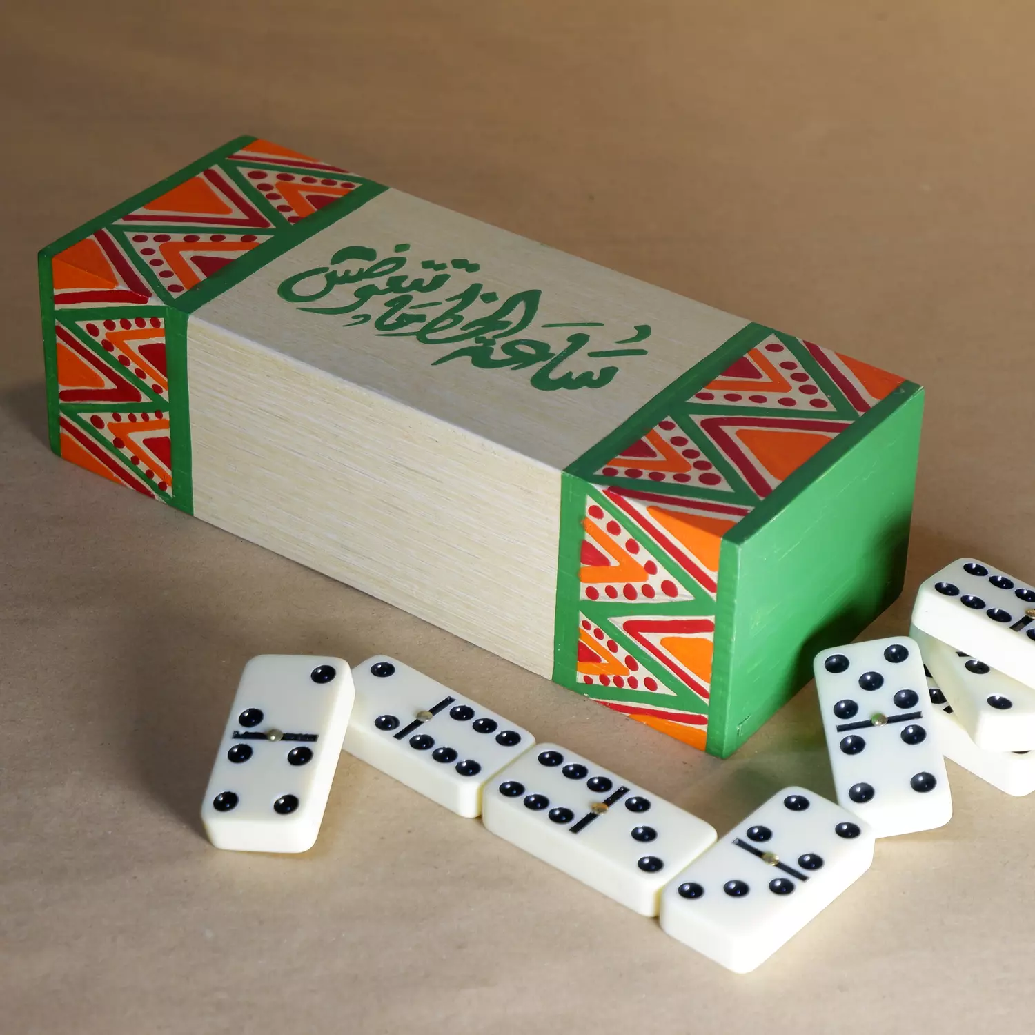 Domino - triangles green  image