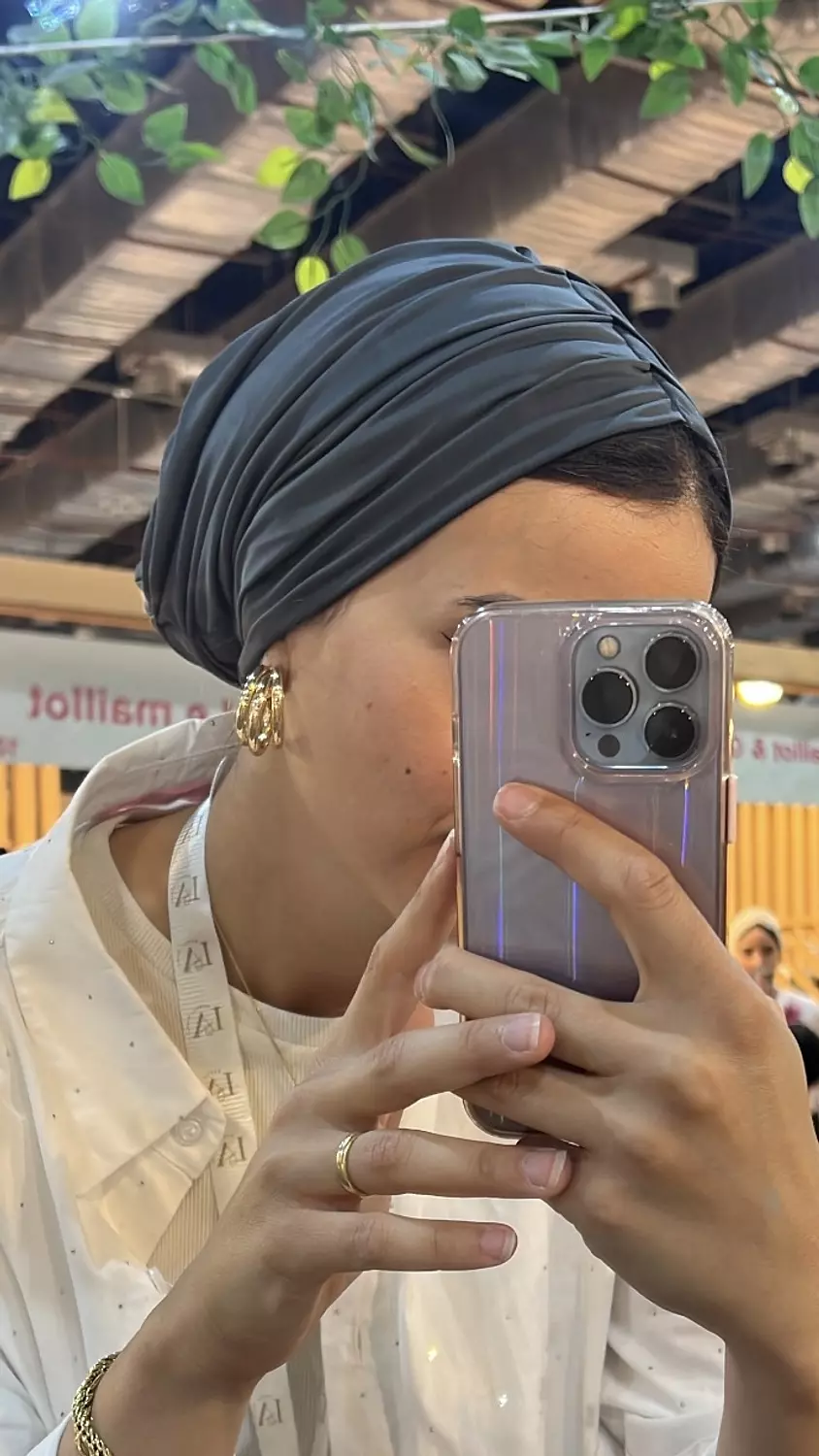 The dark grey turban 1