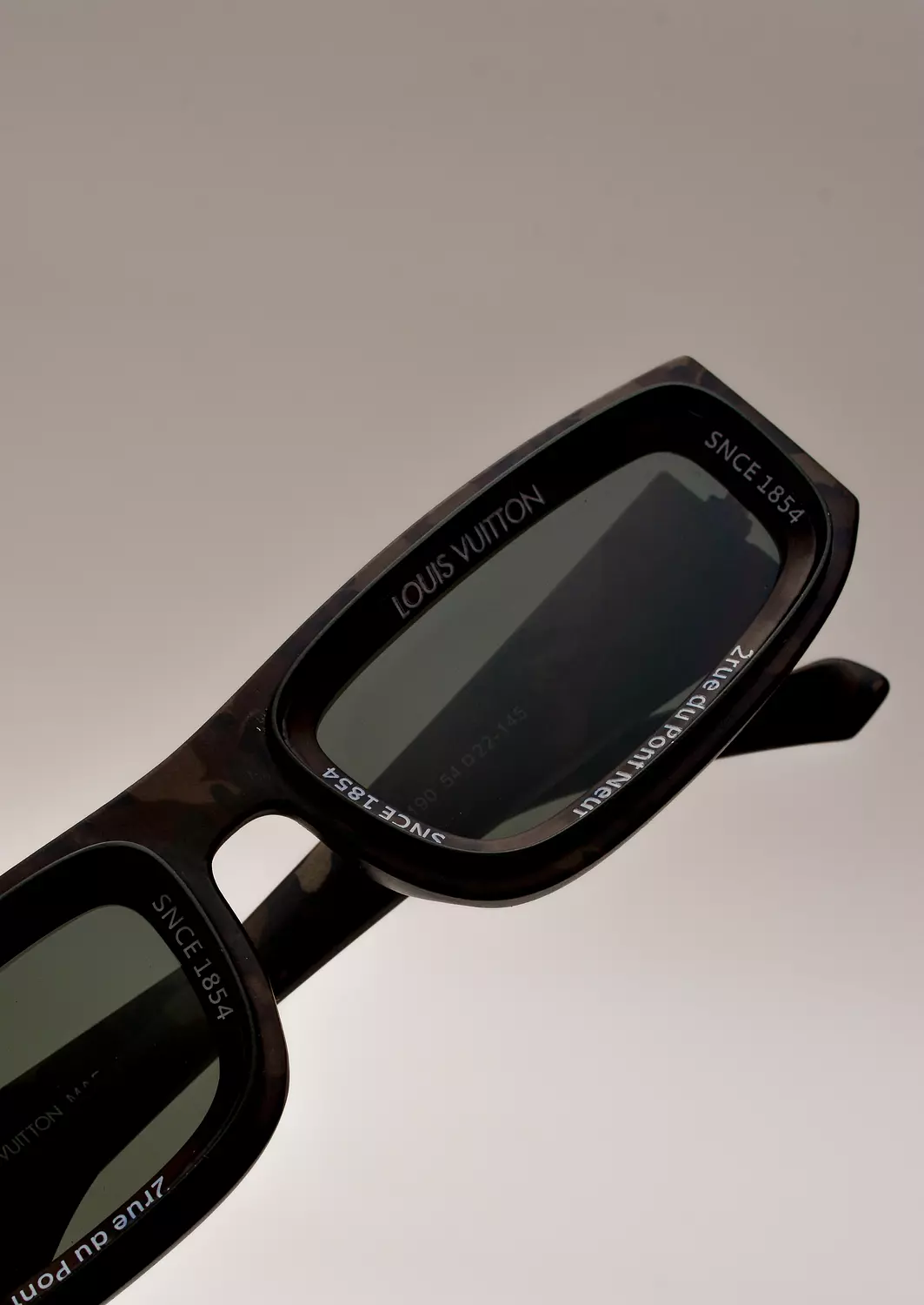 LV sunglasses ar 1