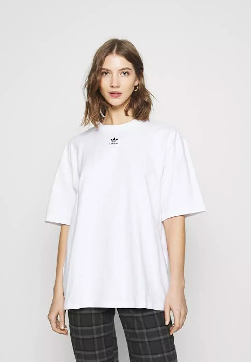 T_shirt adidas oversize  hover image