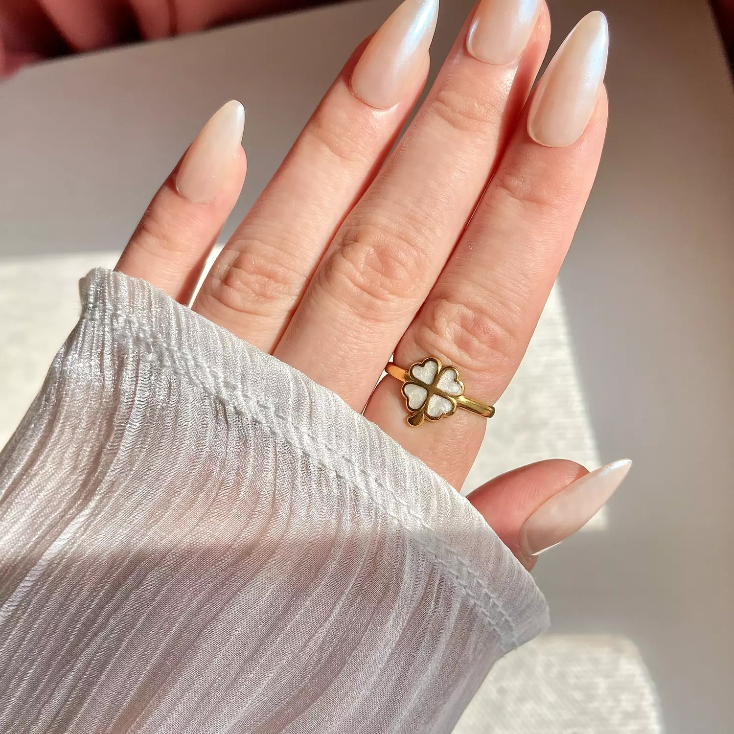 White flower stainless steel ring🍀 1