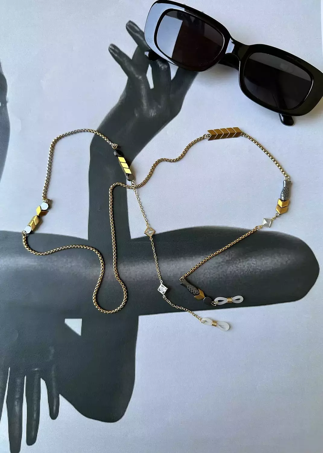 <h1 style="text-align: start">Sunglass chain »</h1>