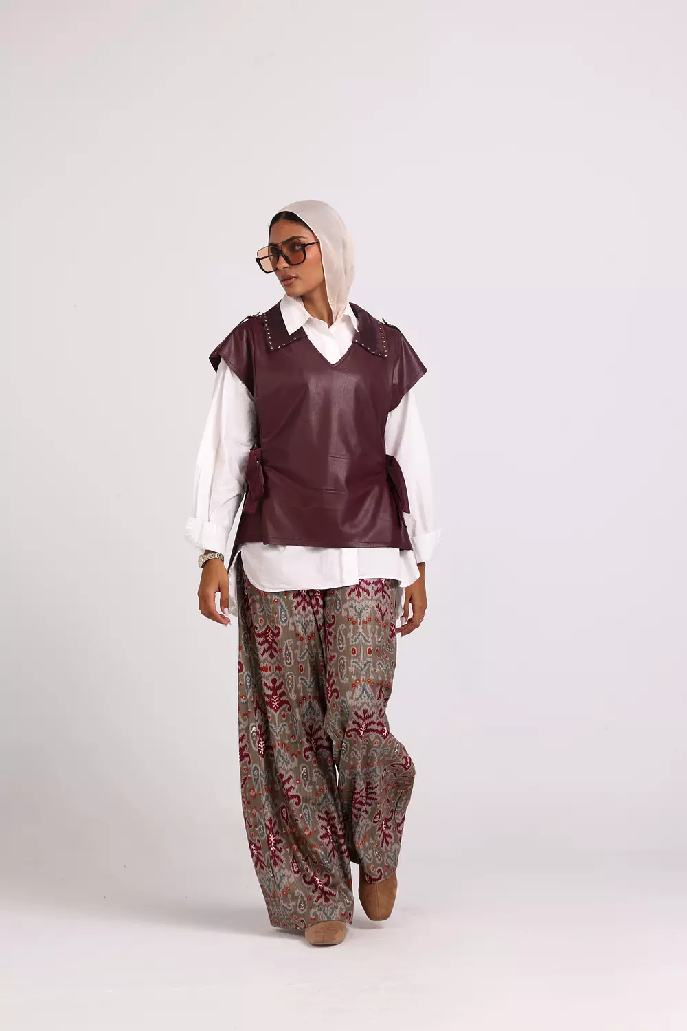 Studed Vellum-Vest "Burgundy" 2