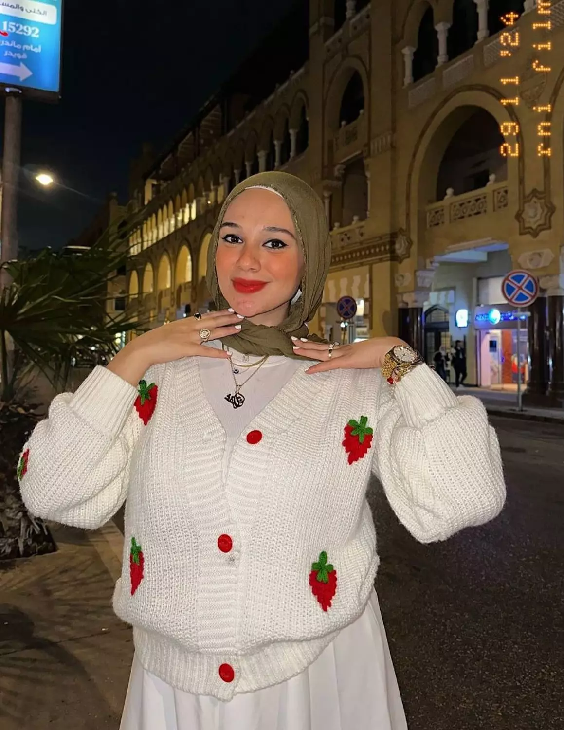 Strawberry pullover  3