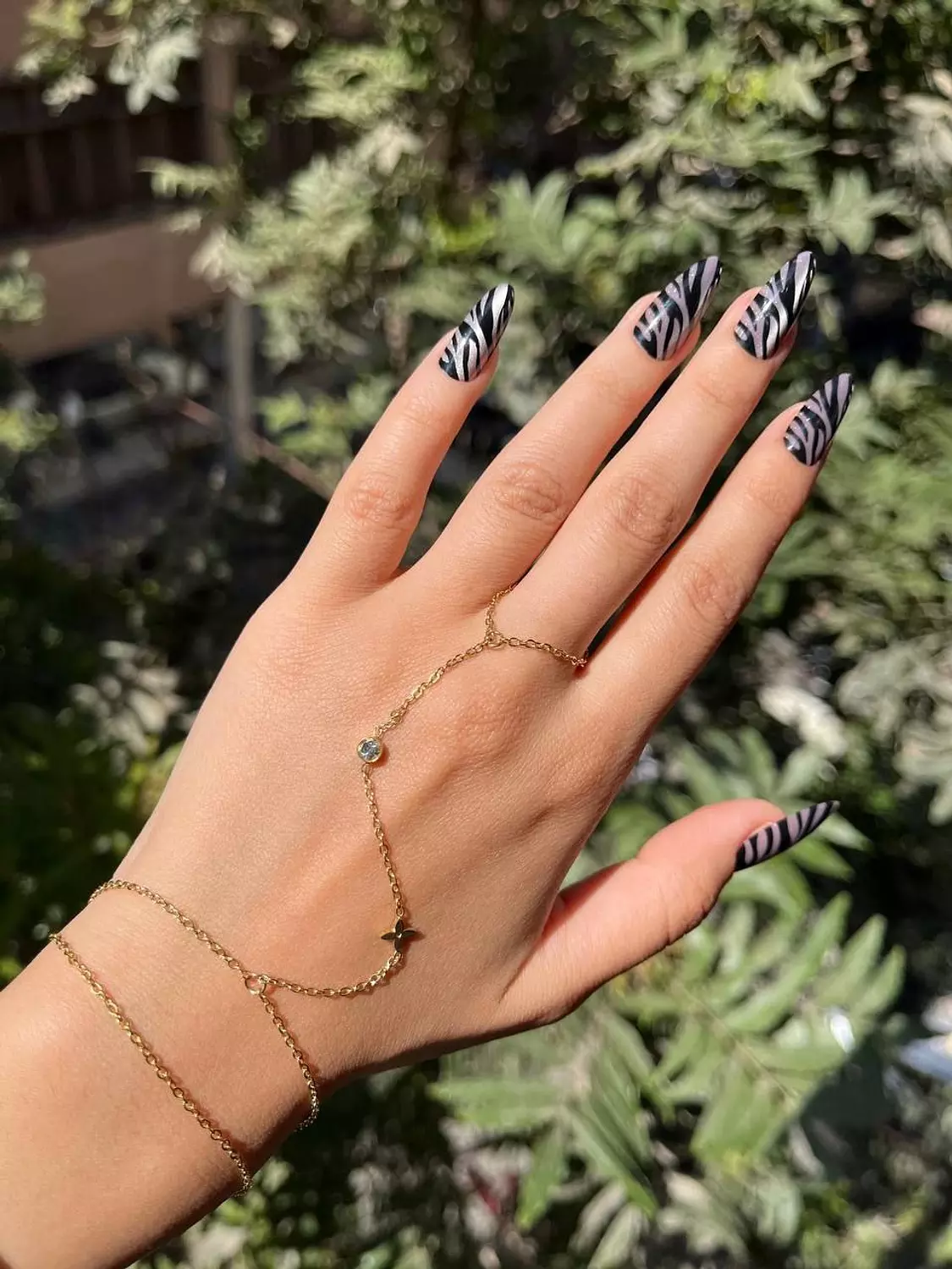 Hand-chain H8 hover image