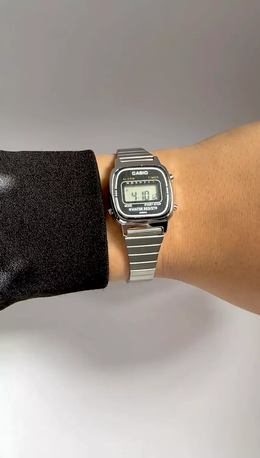 SMALL SPORTY CASIO WATCH 2