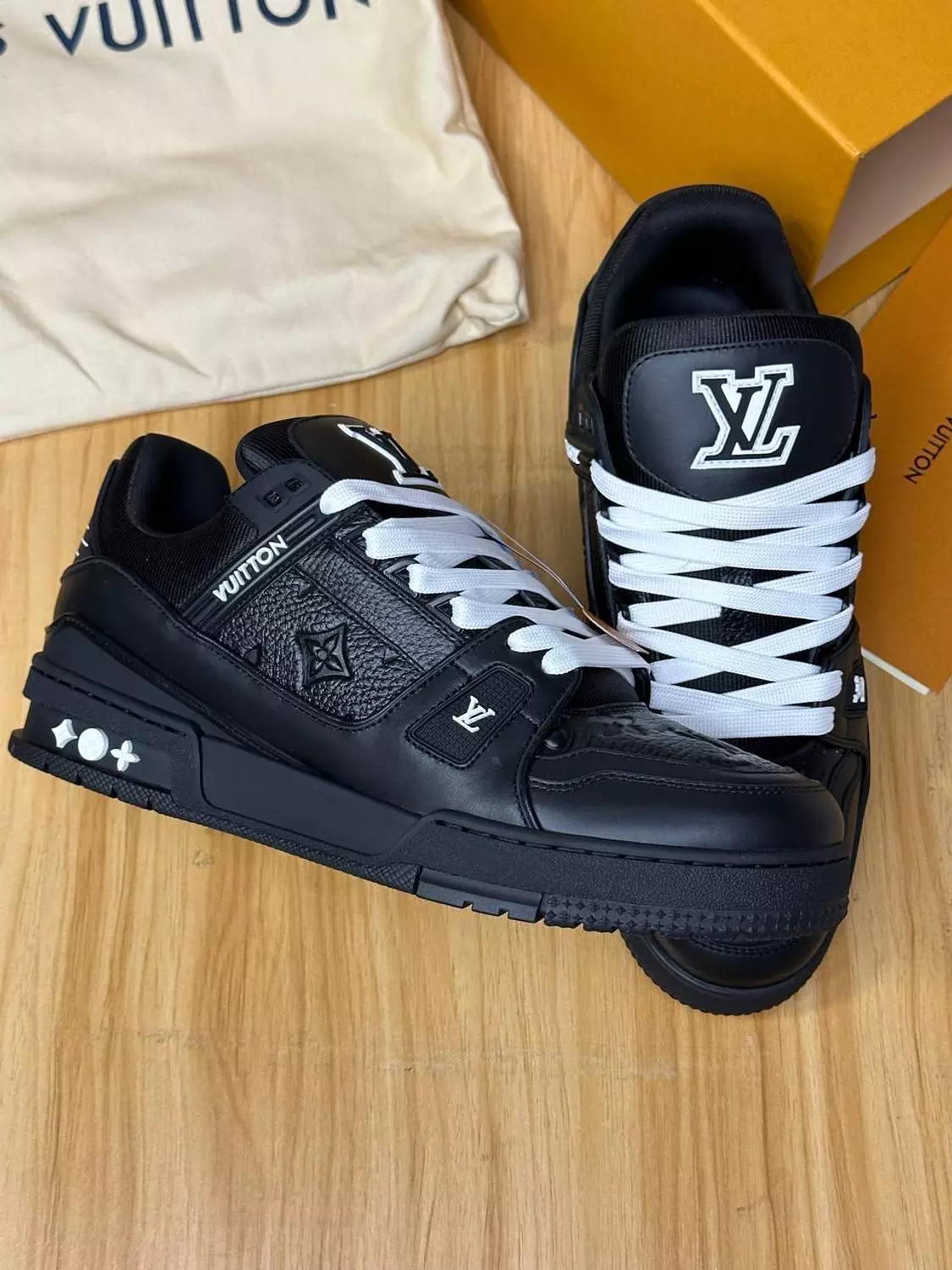 Louis Vuitton Full Black  image