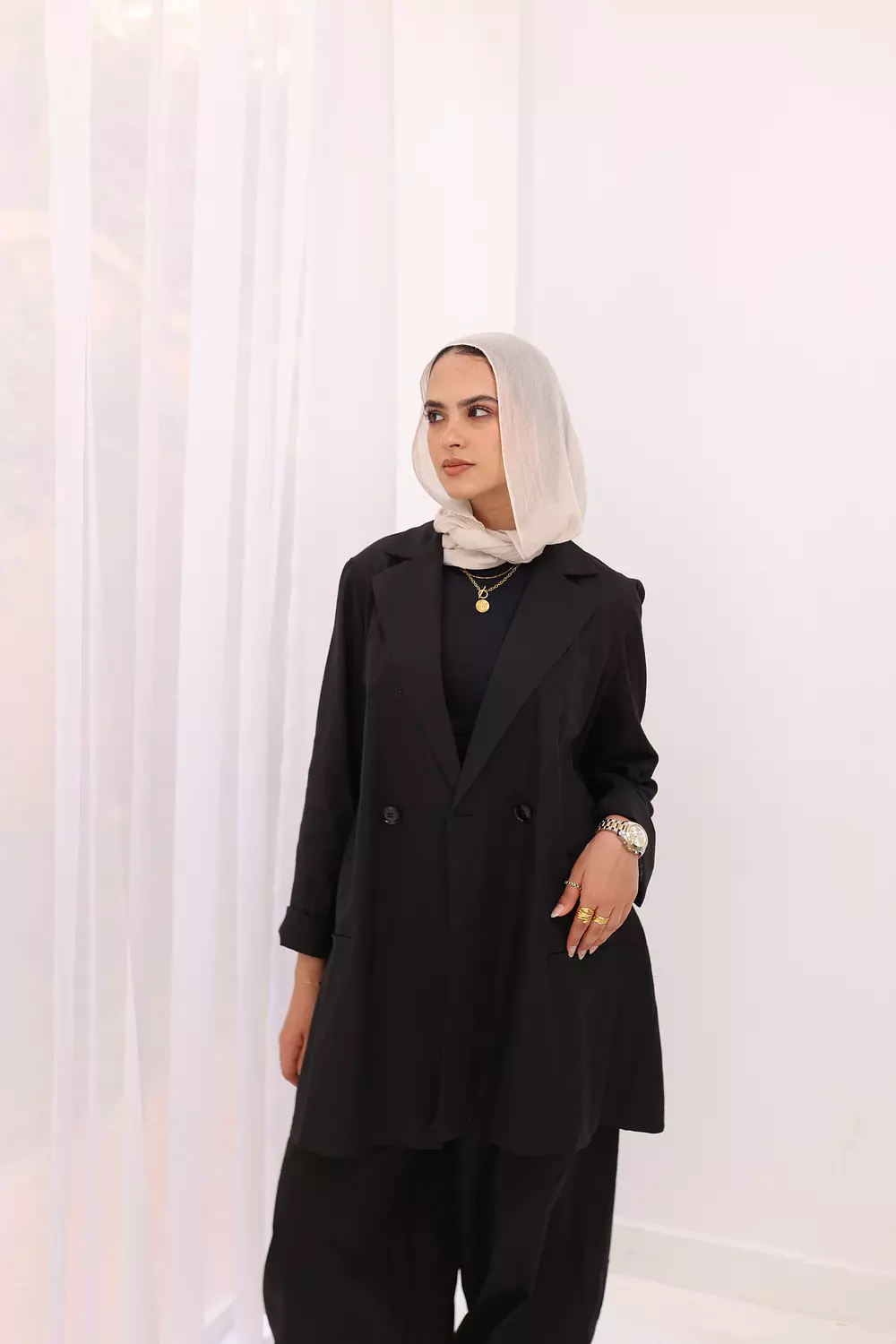 Fitted linen blazer in black image