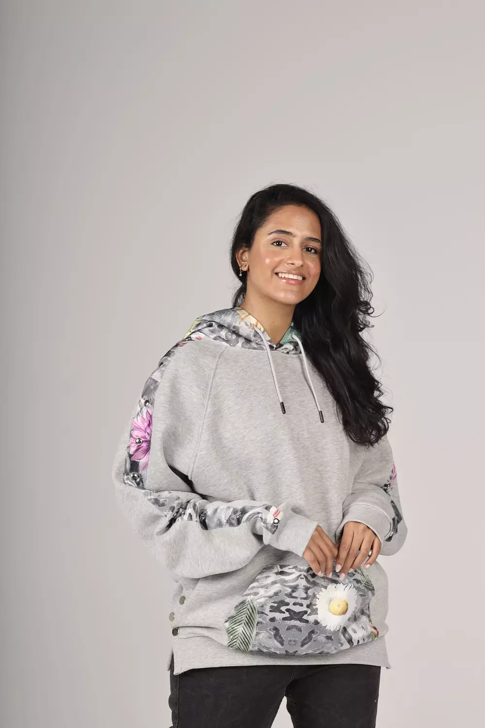 WILD 'IN GREY" HOODIE 4