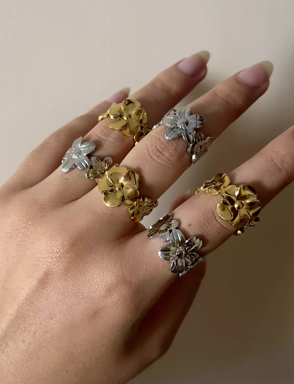 Flowery ring image
