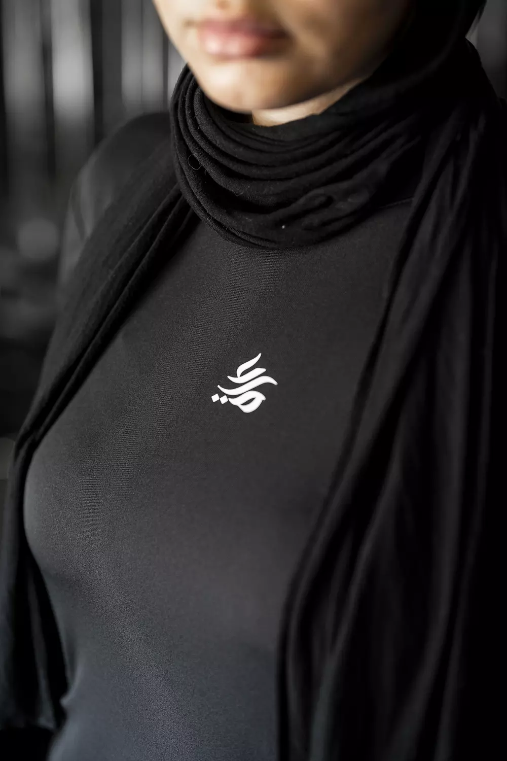 Hurra's long fit T-shirt in black 2