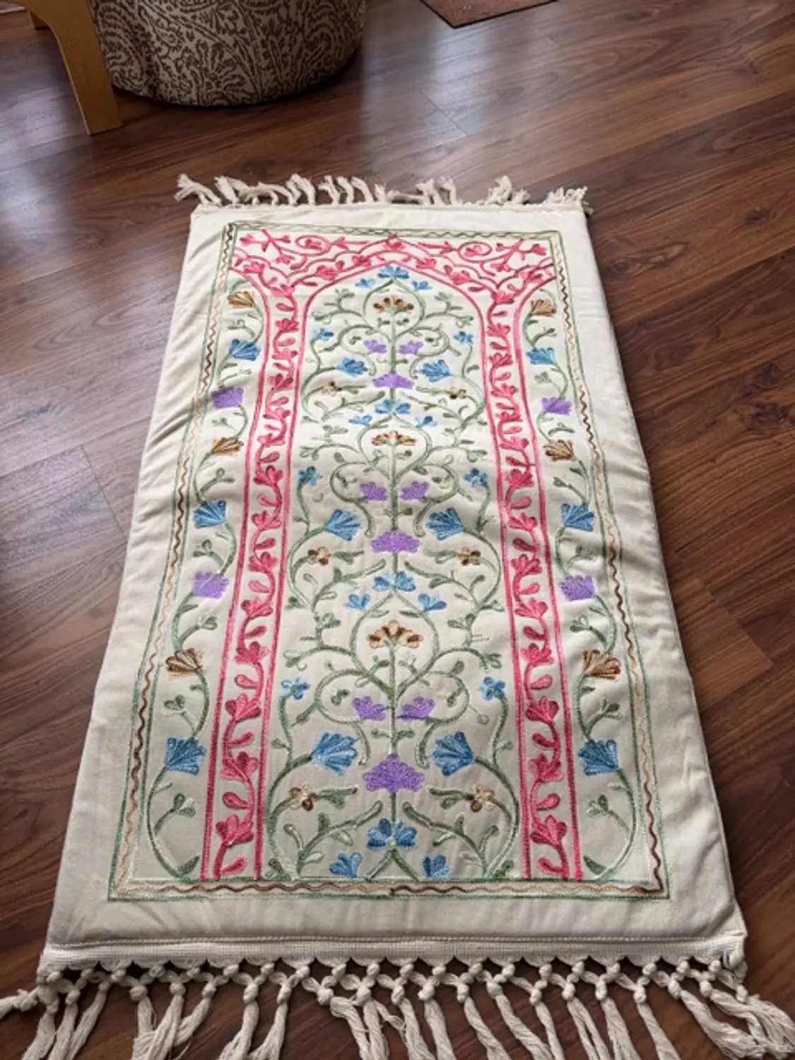 Embroidery Prayer Rug 7