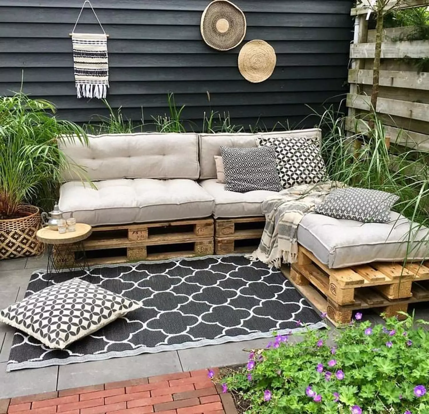 Pallet sofa 15
