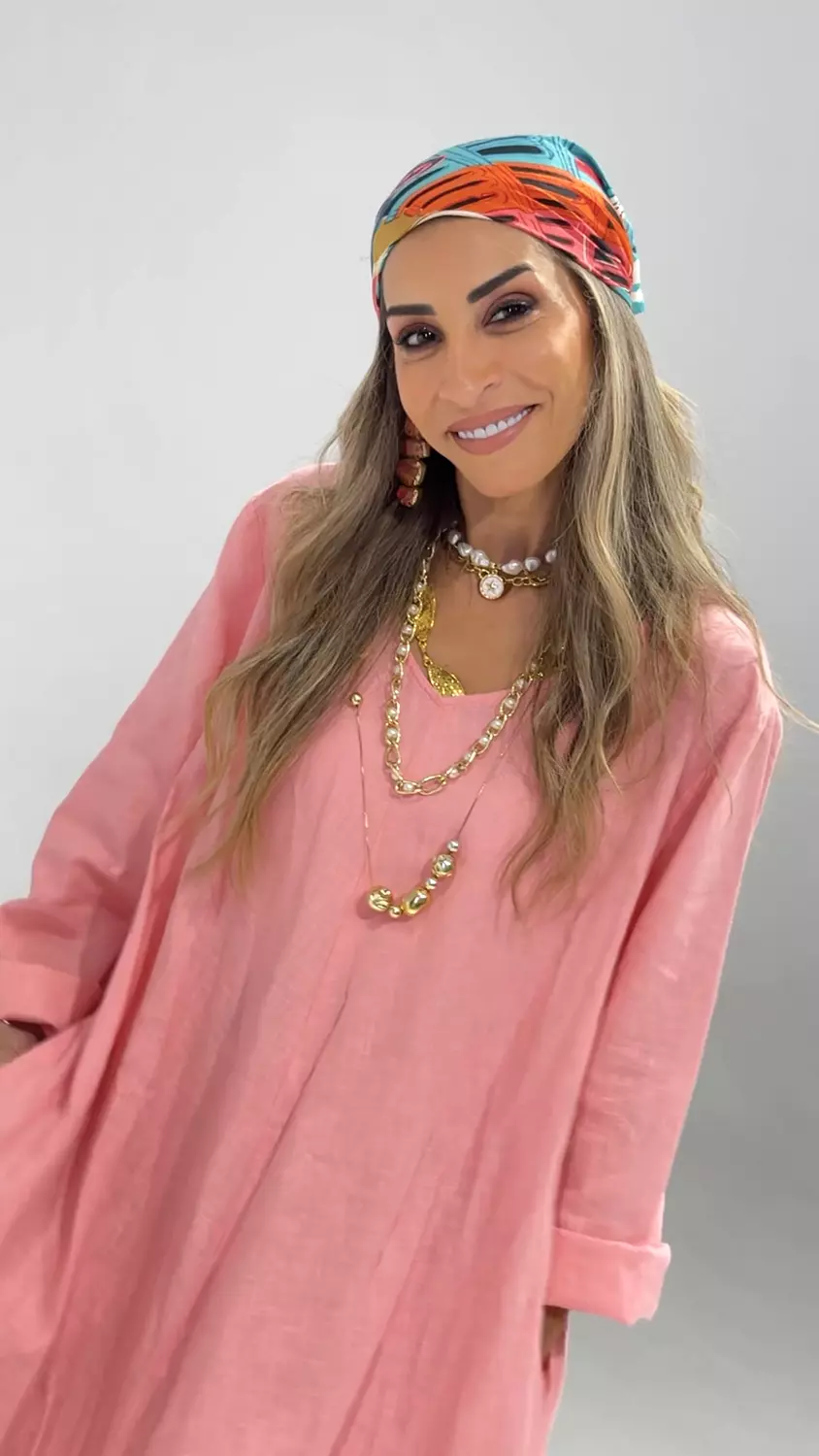 <h4 style="text-align: justify">Dress »</h4>