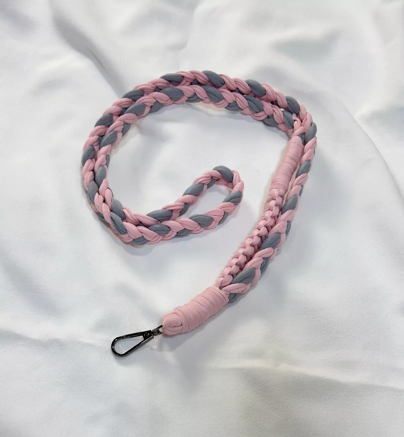 MOBILE CHAIN CROSS GREEY & PINK image