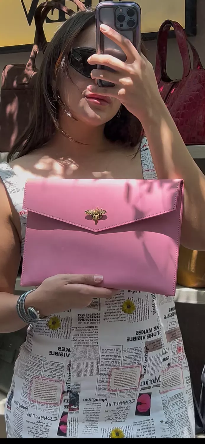 VeeV Pinky Clutch image