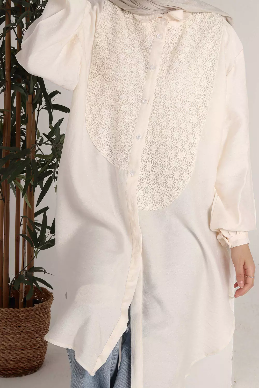 Oversized White Shirt with Lace 10