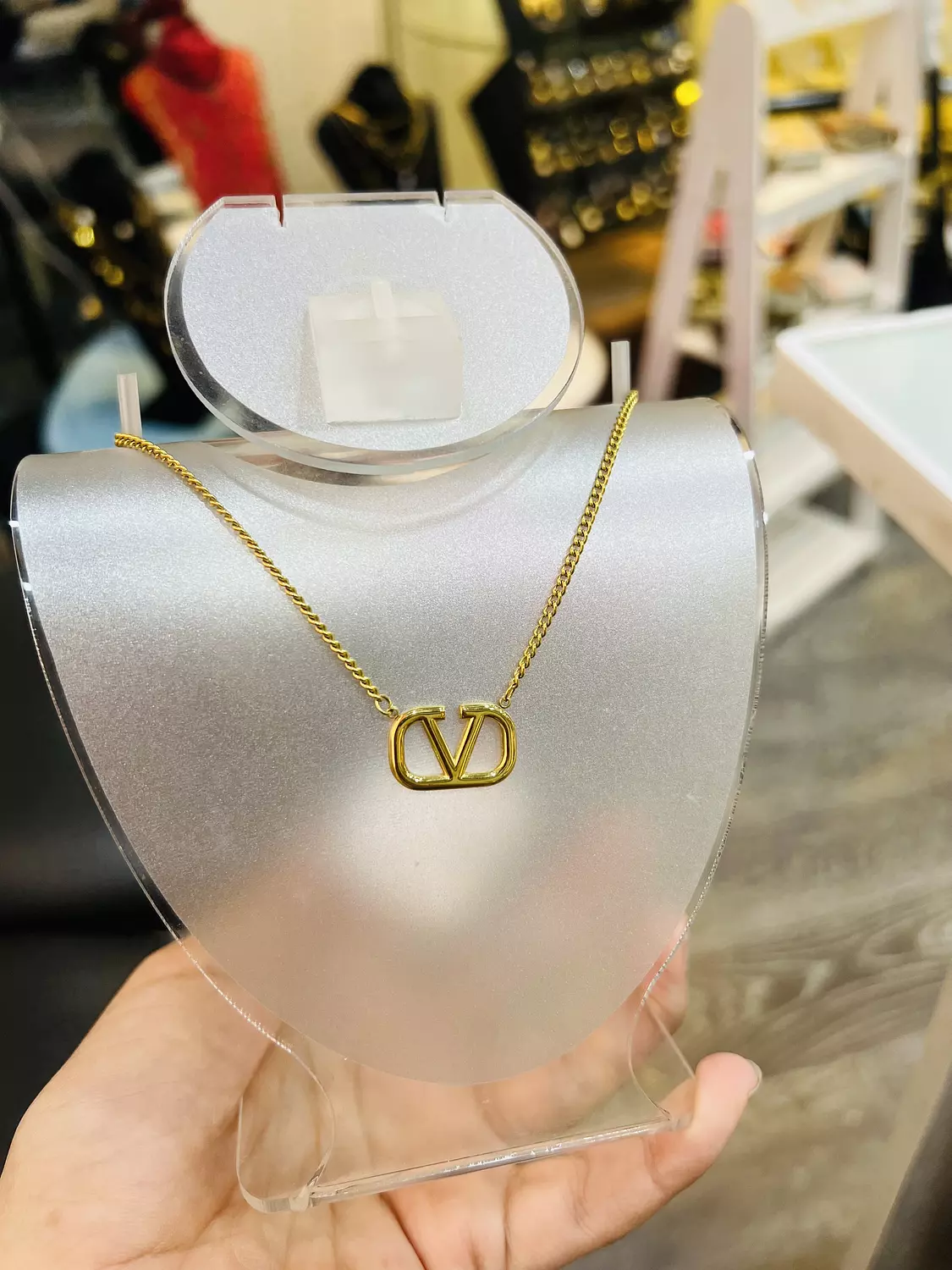 V*lnt*no necklace  image