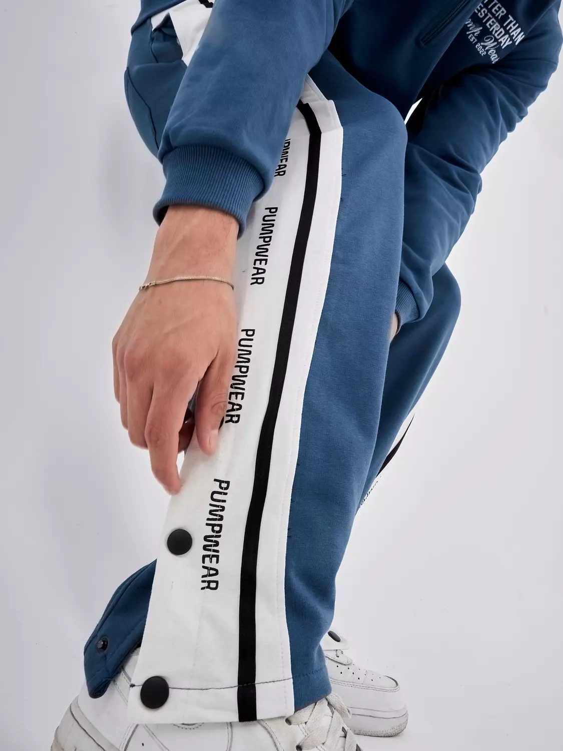 ESSENTIAL STRIPE SWEATPANTS "indigo" hover image