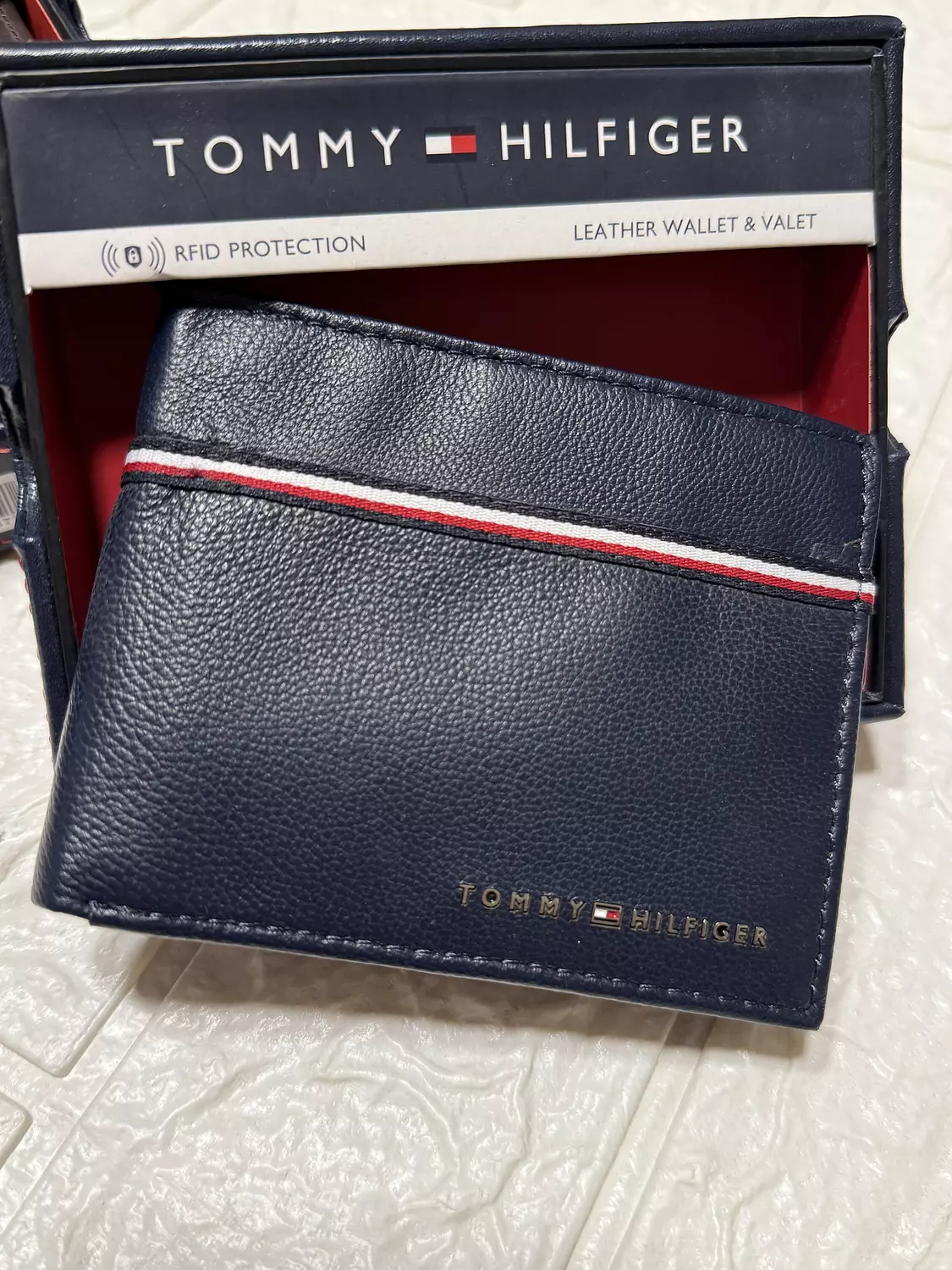 Tommy Hilfiger Men’s Navy Leather Wallet – RFID Protection hover image