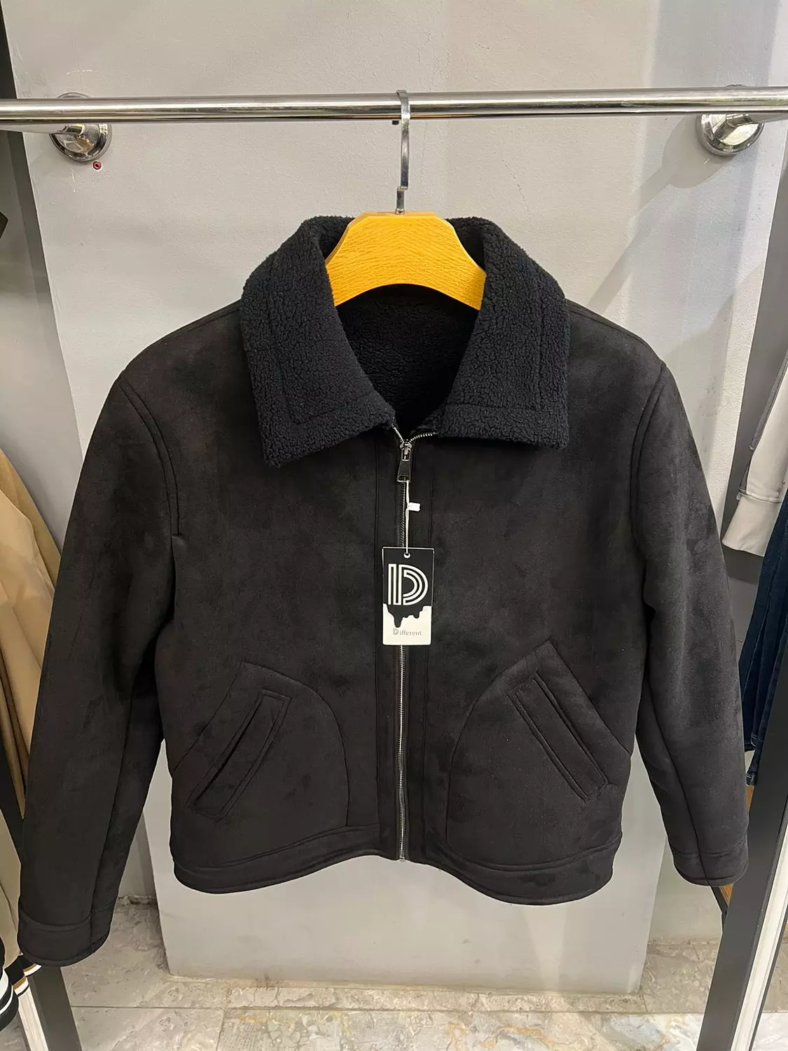 DIFFERENT JACKET \ 163800 hover image