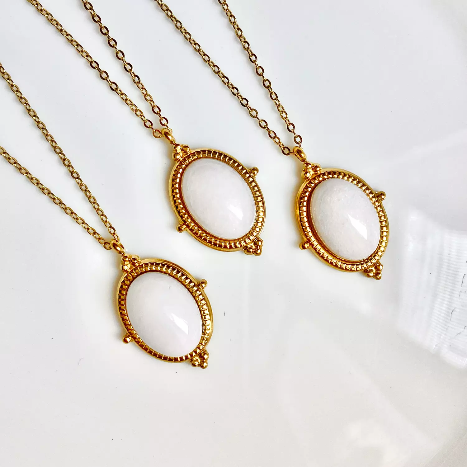 A stainless steel necklace with a white stone in the center, Royal-style  1