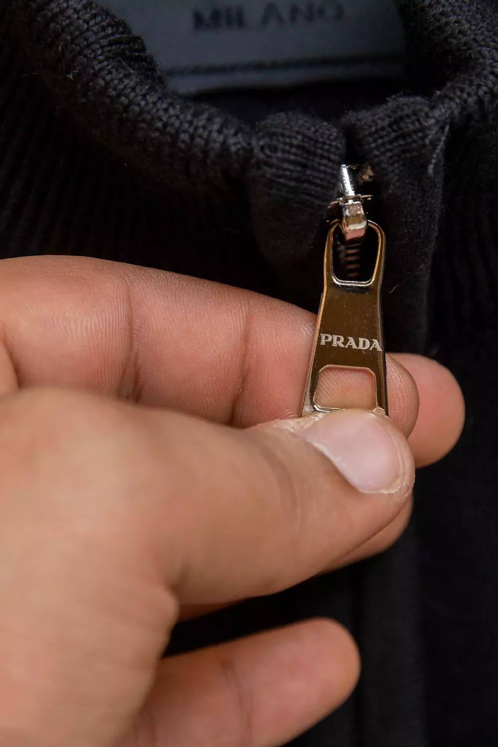 PRADA QUARTER ZIPPER / 1547 9