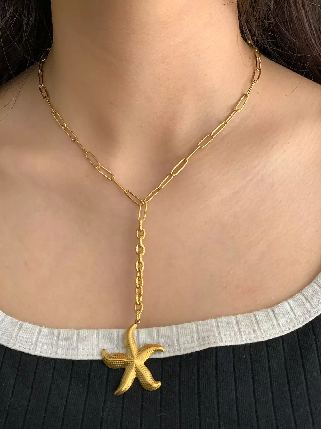Mave necklace image