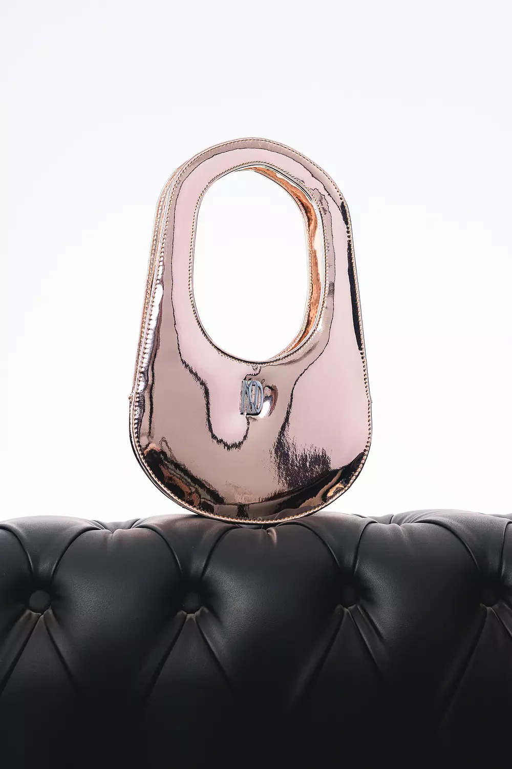 <p><span style="color: #000000ff">Rose Gold Luminous Glow</span></p>