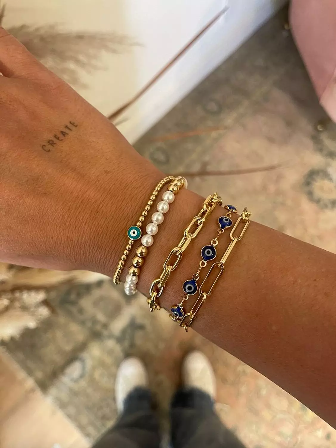 <p>5-packs of gold-plated bracelets</p>