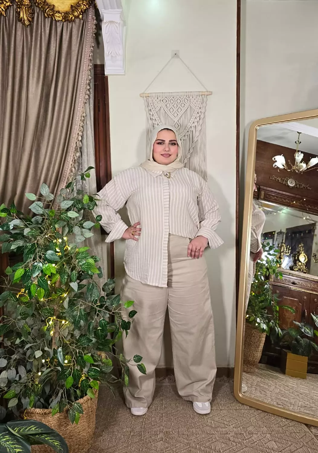 Striped shirt (in beige) image