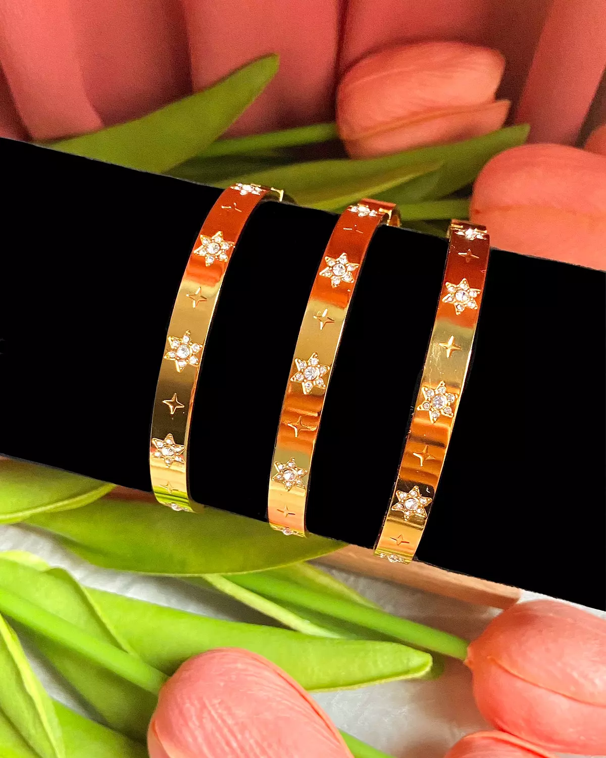 Elegant stainless steel bracelet with star and flower details✨ 1