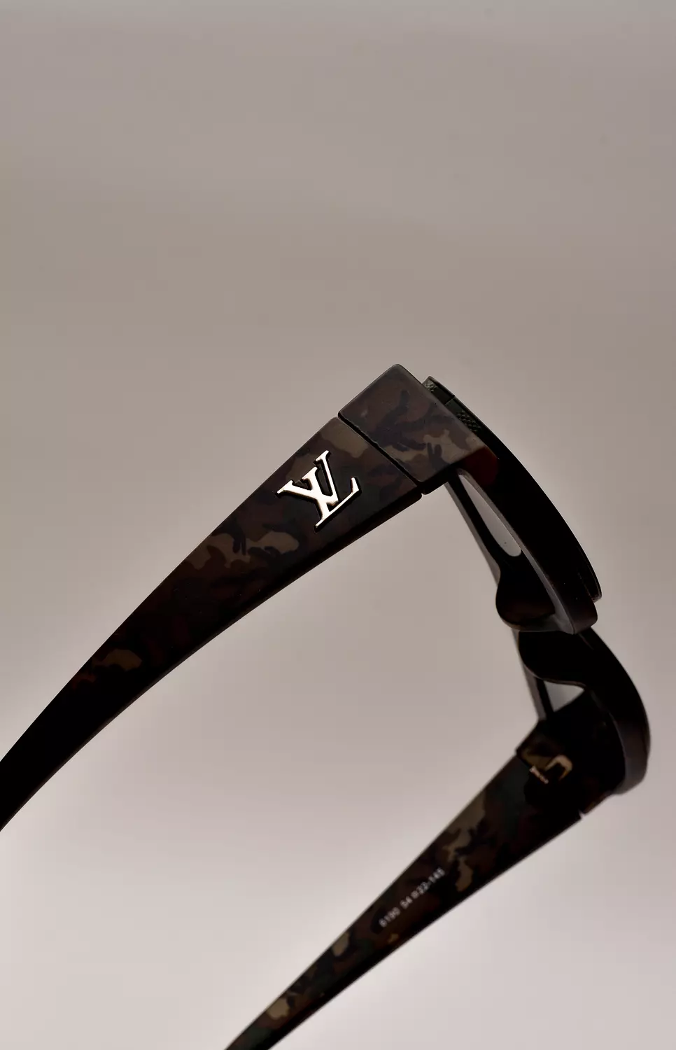 LV sunglasses ar 4