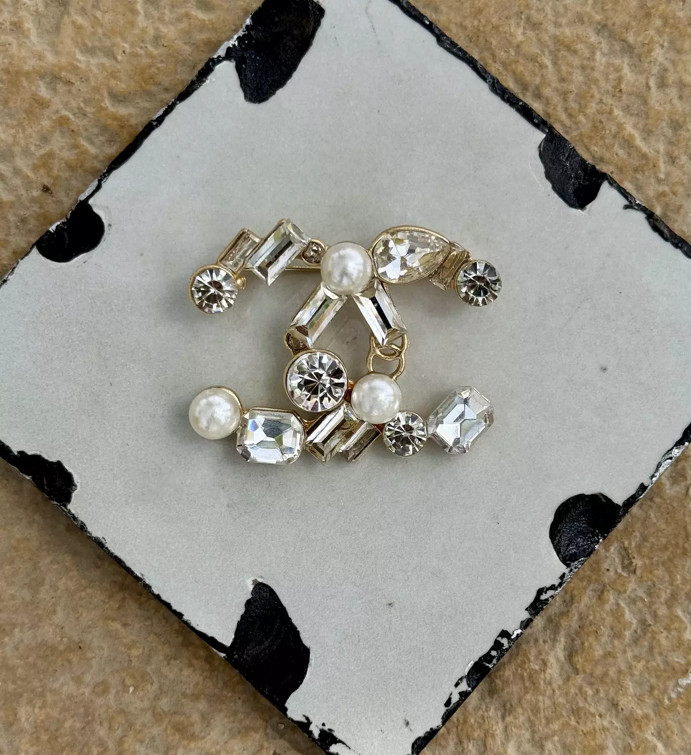 Broche 9 image