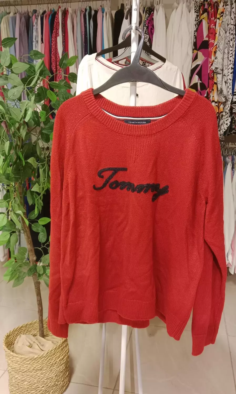 Tommy Hilfiger Red Sweater – Logo Design image