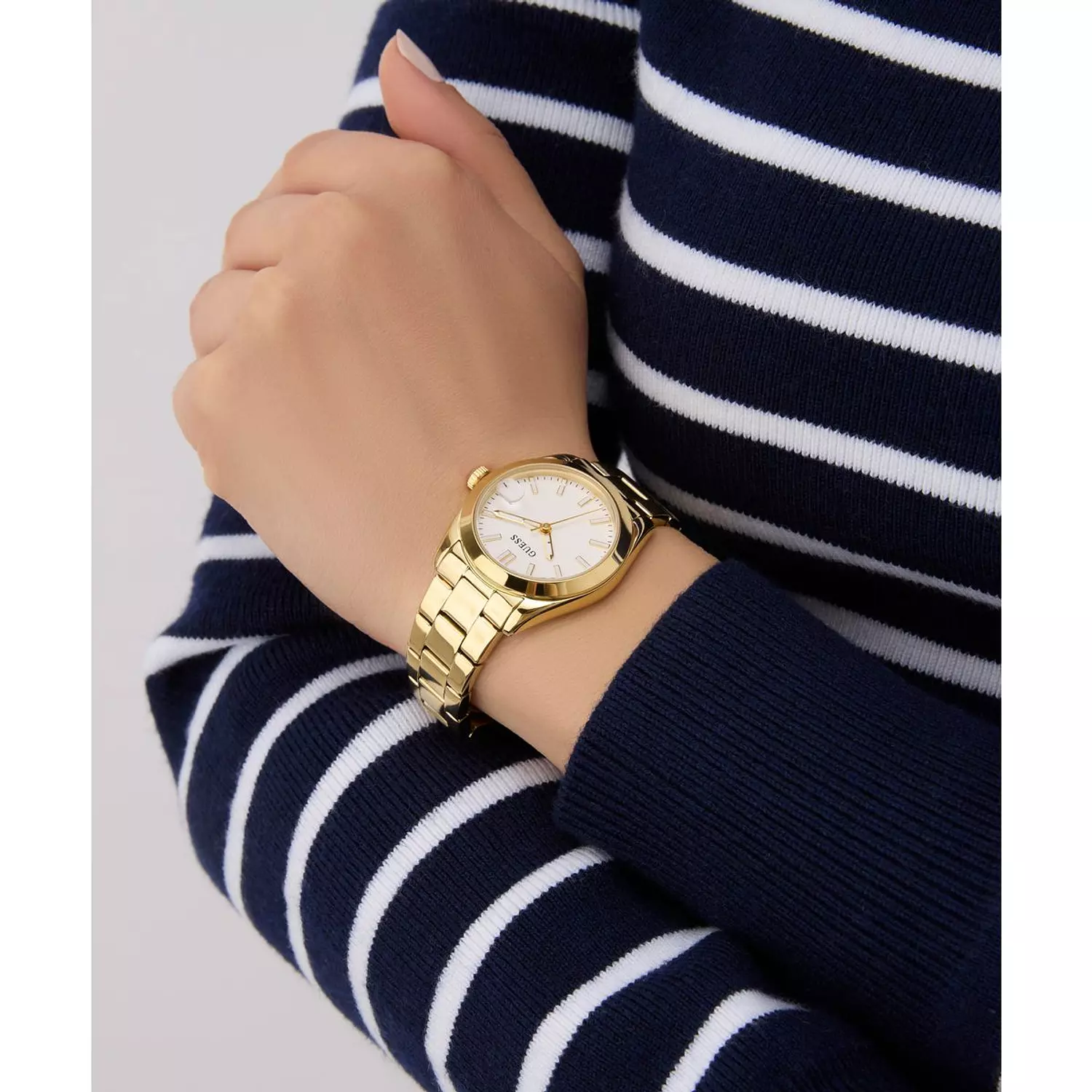 GUESS ALICE Ladies Gold Tone Date Watch Gold Tone Stainless Steel Polished Bracelet 5