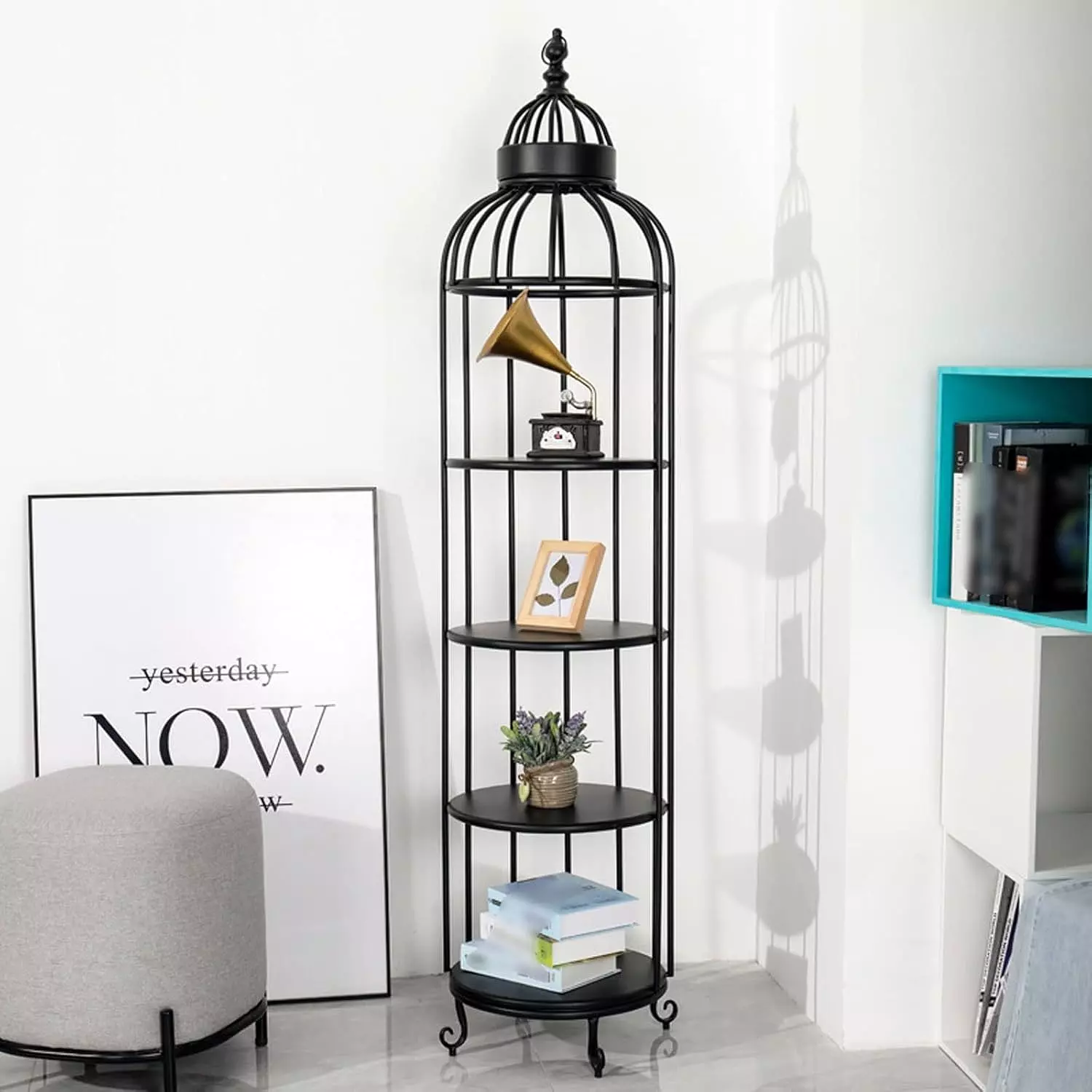 Circular display unit with different sizes image