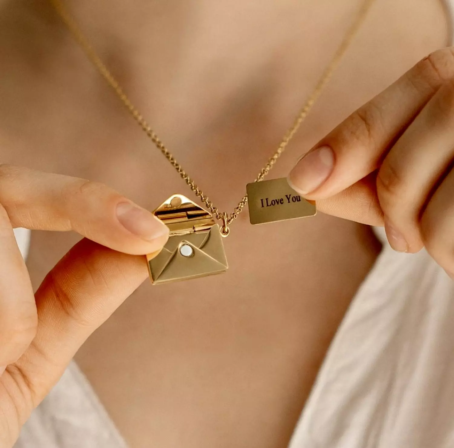 message necklace  image