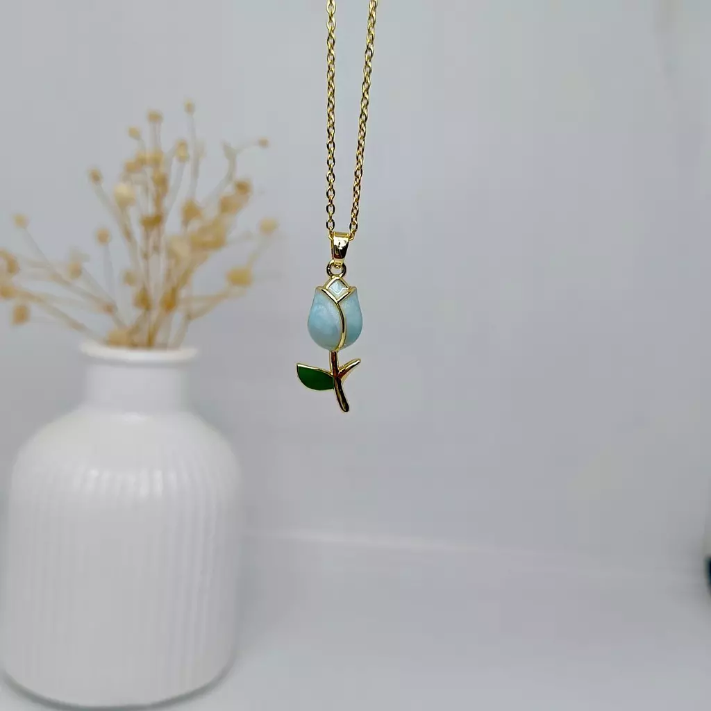 baby blue flower necklace