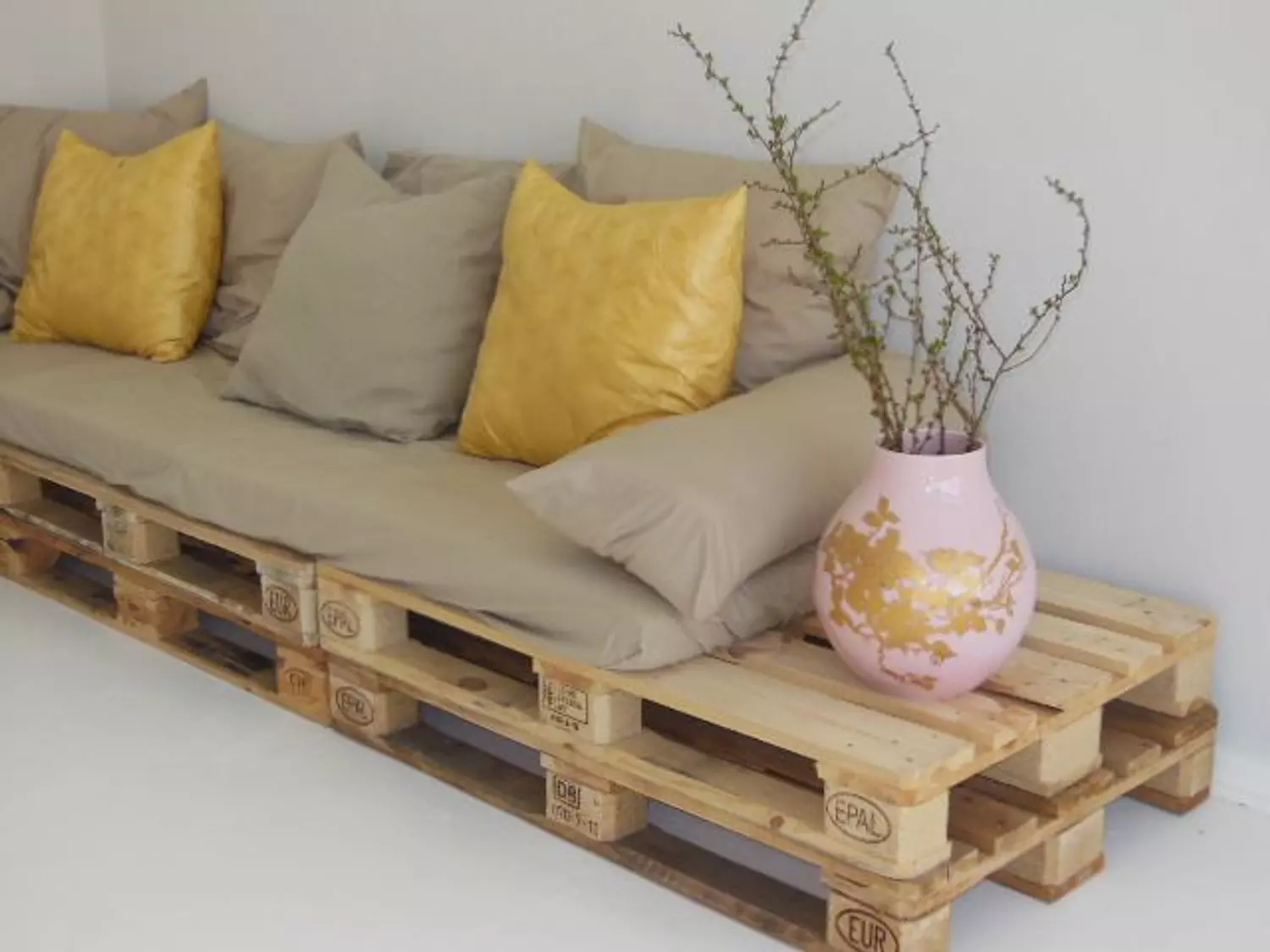 Pallet sofa 6