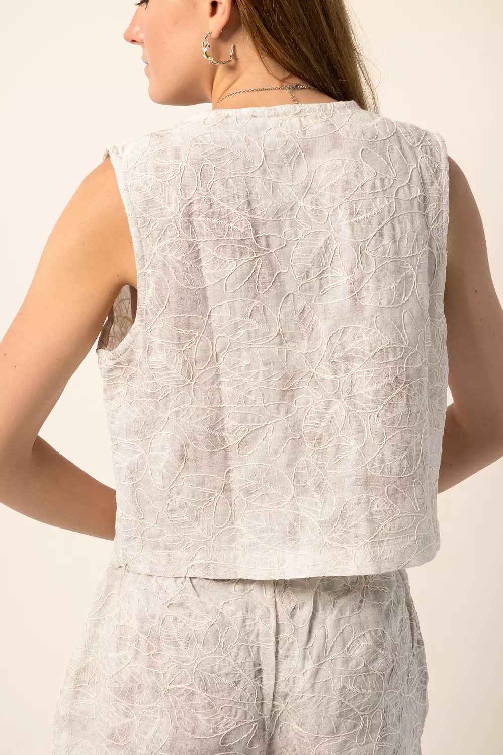 Embroidery Leaves Vest - White 3