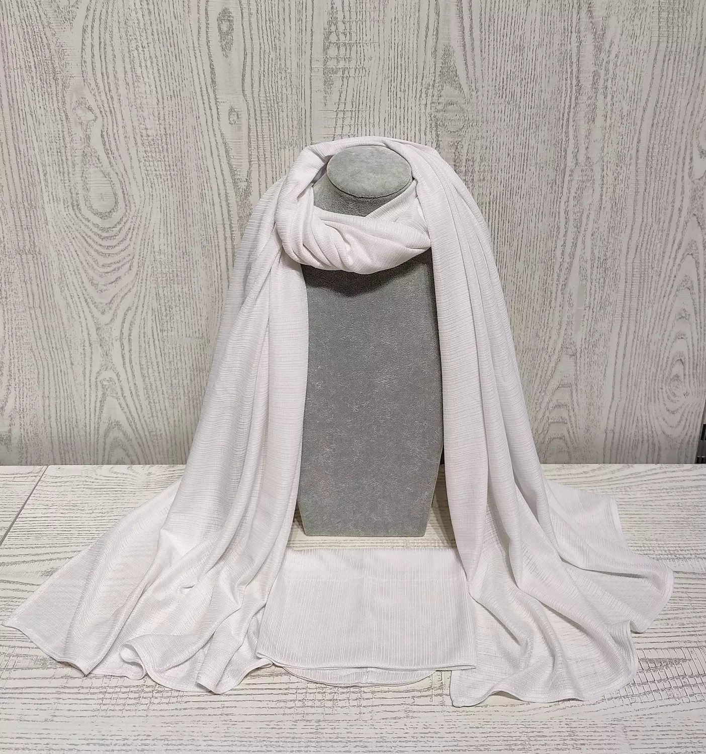 Scarf-Couple-White image