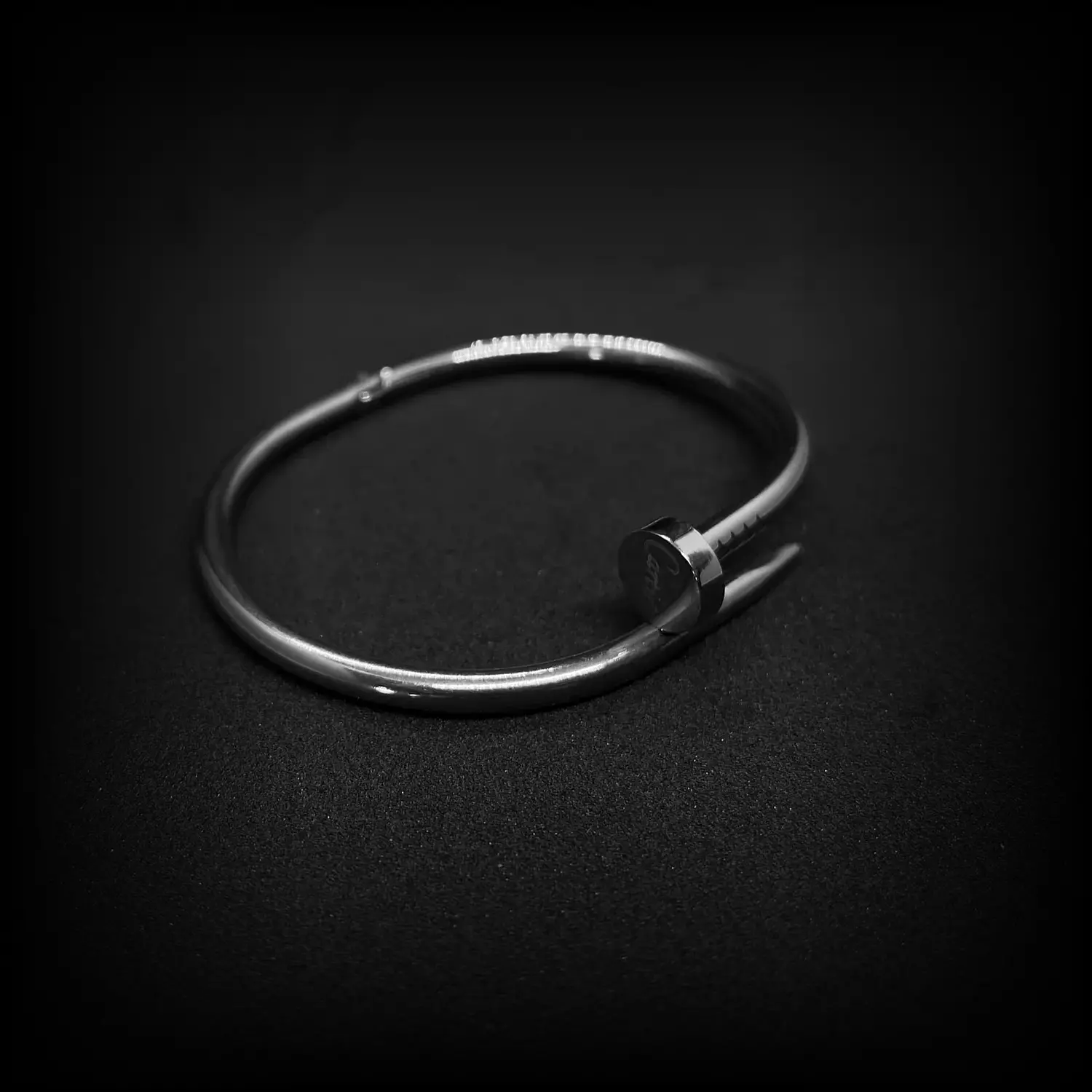 Un Clou Bracelet 1