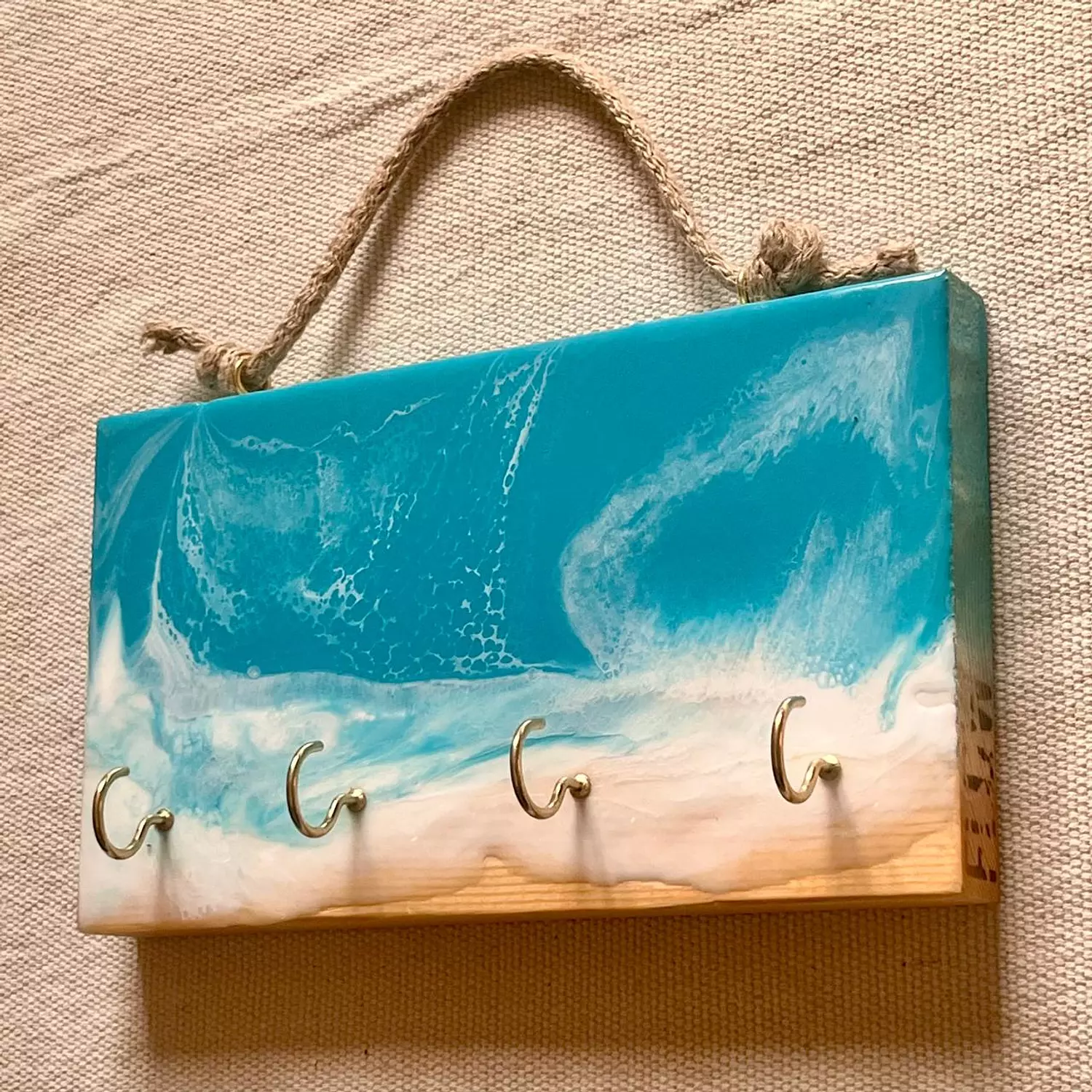 <p style="text-align: center"><strong>Sea keyholder</strong></p>