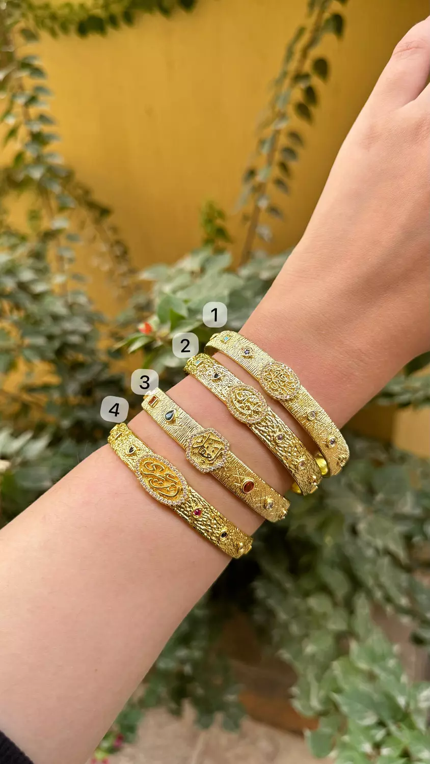 Iconic golded bangles 1