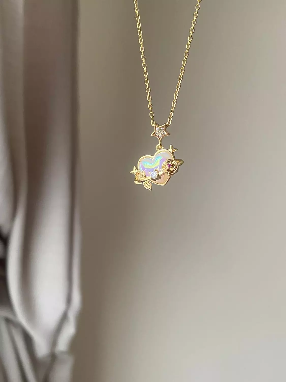 white heart necklace 