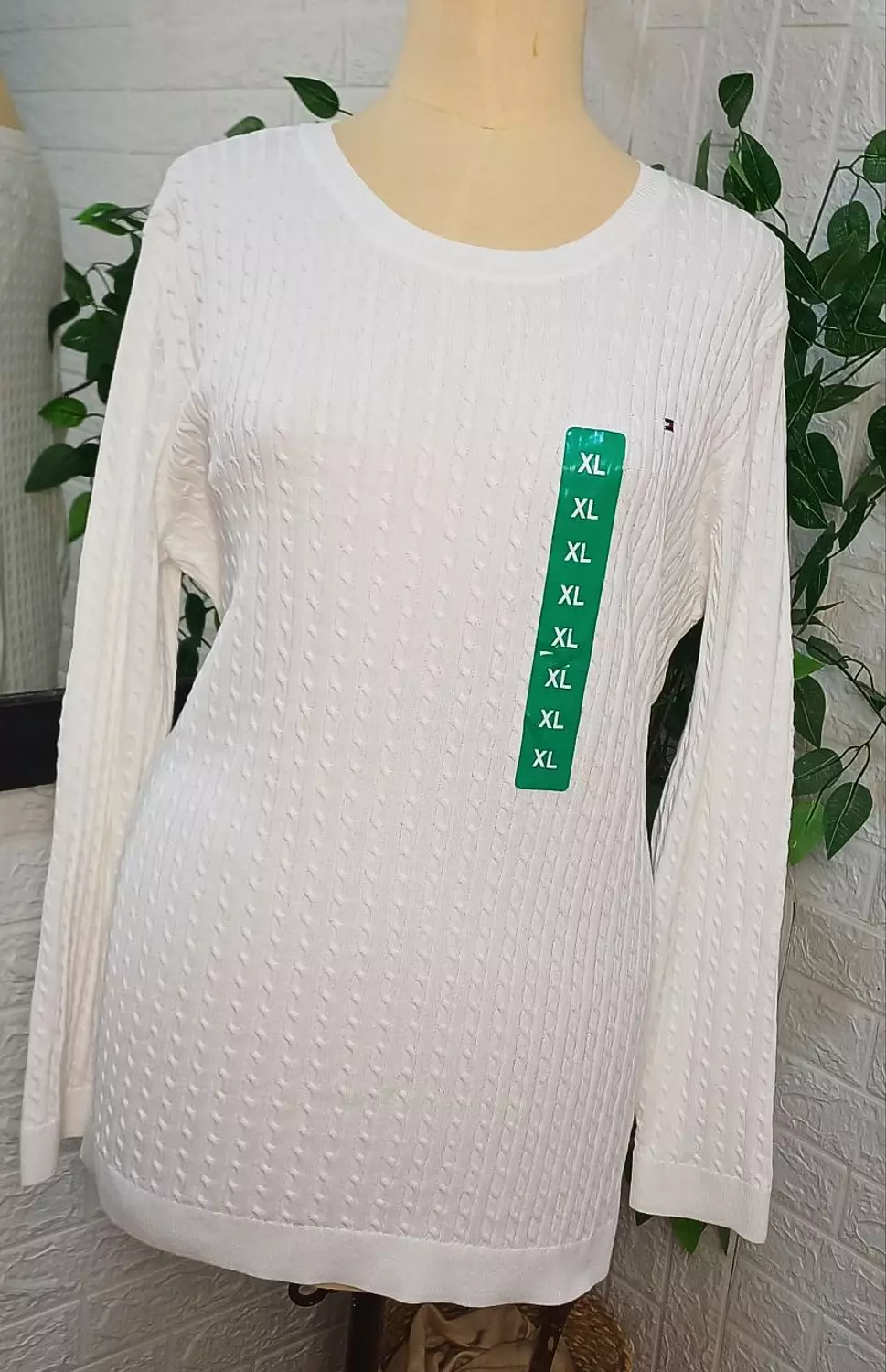 Tommy Hilfiger women’s cable-knit sweater image